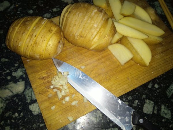 Cut the potatoes into wedges or any other desired shape.
Also, chop 3 cloves of garlic.